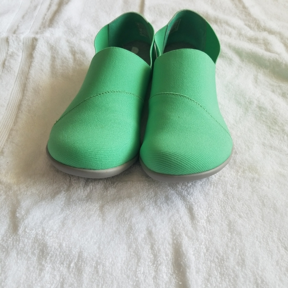 Womens everyday slid shoe